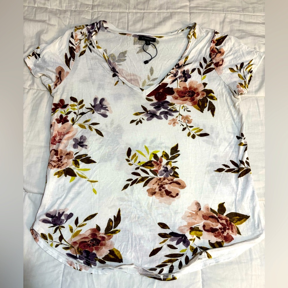 dynamite flower tee M